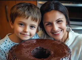 Indulge in Decadence: Make This No-Oven Chocolate Cake in Minutes!