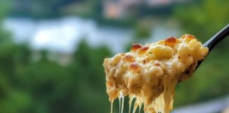 Soup with Cheddar Cauliflower and Roasted Garlic