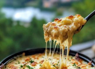 Soup with Cheddar Cauliflower and Roasted Garlic