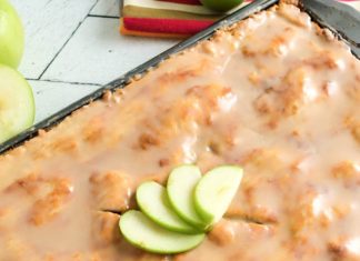 Mom’s Irresistible Flat Apple Pie