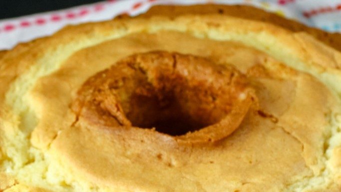 sour cream pound cake