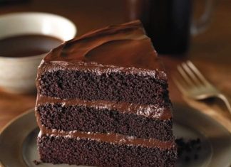 Juicy Chocolate Cake: Moist, Rich, and Irresistibly Decadent