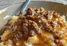 Mashed potatoes with ground beef gravy