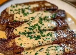 Juicy Steak with Creamy Garlic Sauce