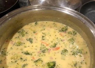 Crockpot Broccoli Cheese Soup
