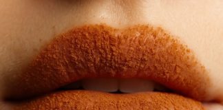 Dust cinnamon lightly on your lips. It works so fast it feels wrong
