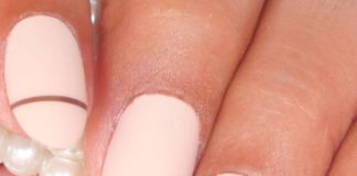 Should you tip a nail salon? What are best practices?
