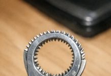 Found these strange scissors in the cutlery drawer. They have a circular opening with teeth instead of blades. Does not cut paper.