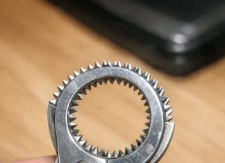 Found these strange scissors in the cutlery drawer. They have a circular opening with teeth instead of blades. Does not cut paper.