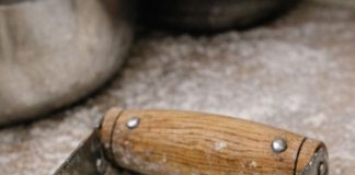 Spotted this U-shaped tool with multiple metal blades in my grandmother’s baking bin. It has a wooden handle but looks like some kind of strange knuckles.
