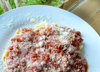 Sunday Suppers with Edible Heirlooms: A Rustic Farmhouse Feast