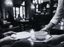 Introvert or Extrovert When Someone Helps Waiters Clear Plates? Psychology Explains