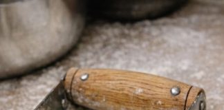 Spotted this U-shaped tool with multiple metal blades in my grandmother’s baking bin. It has a wooden handle but looks like some kind of strange knuckles.
