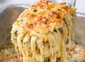 Oven-Baked Garlic Parmesan Noodles