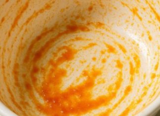 How to Remove Orange Spaghetti Sauce Stains from Plastic Bowls