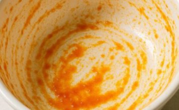 How to Remove Orange Spaghetti Sauce Stains from Plastic Bowls