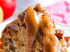 mom’s fresh apple love letter cake