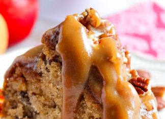 mom’s fresh apple love letter cake