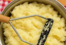 A well known chef’s tip: “Stop adding milk or water to your mashed potatoes. This ingredient makes them creamier than at the restaurant!”