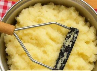 A well known chef’s tip: “Stop adding milk or water to your mashed potatoes. This ingredient makes them creamier than at the restaurant!”