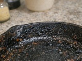 My nana taught me this trick to get burnt grease off cast iron with 0 effort. Here’s how it works