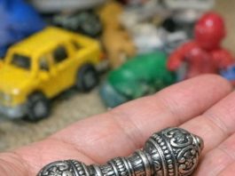 Dug this out of a bin of old toys at a garage sale. It’s heavy metal, looks like a jack but much bigger and ornate. No moving parts.