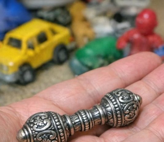 Dug this out of a bin of old toys at a garage sale. It’s heavy metal, looks like a jack but much bigger and ornate. No moving parts.