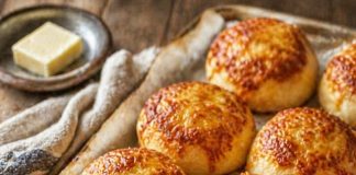 Cheddar cheese rolls