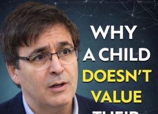 7 psychological reasons why some children emotionally distance themselves from their mother.