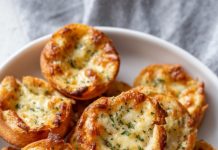 Sandwich Crust Garlic Rolls