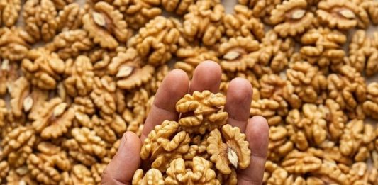 Proven Health Benefits of Walnuts, How Many to Eat, and More (Science Based)