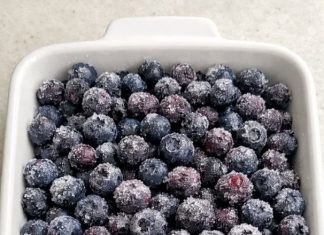 4-Ingredient Blueberry Dump Cake