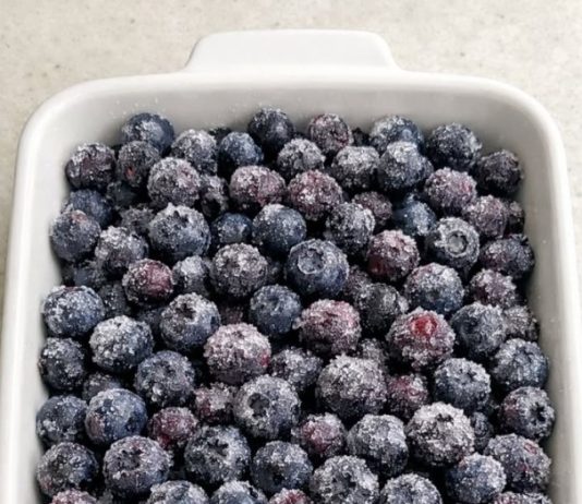 4-Ingredient Blueberry Dump Cake