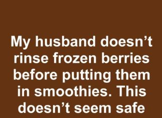 SHOULD YOU RINSE FROZEN BERRIES BEFORE PUTTING THEM IN SMOOTHIES?