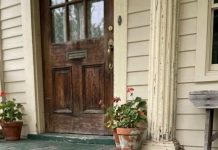 This morning, I stepped out onto the porch to get some fresh air and discovered this. Honestly, at first, I was really scared.