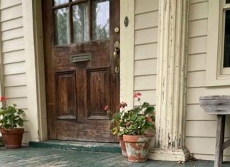 This morning, I stepped out onto the porch to get some fresh air and discovered this. Honestly, at first, I was really scared.