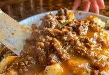 Ground Beef and Gravy Over Mashed Potatoes