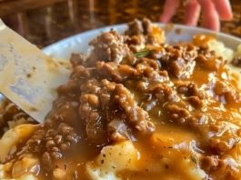 Ground Beef and Gravy Over Mashed Potatoes