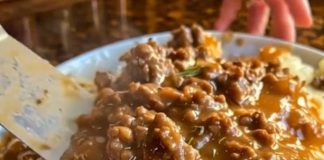 Ground Beef and Gravy Over Mashed Potatoes