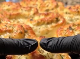Cheesy Garlic Rolls