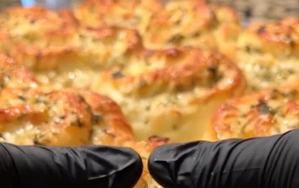 Cheesy Garlic Rolls