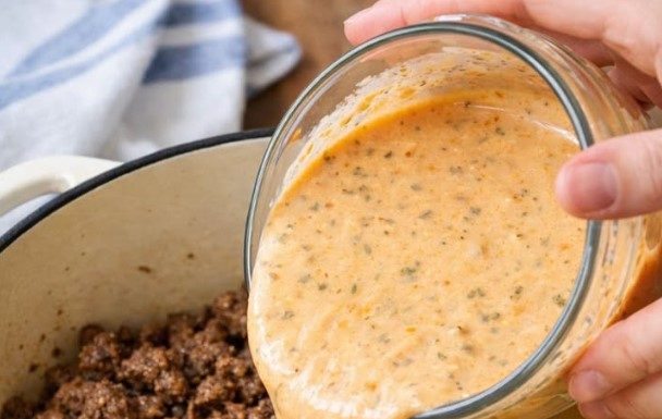 Pour This 1 Creamy Liquid Over Browned Ground Beef and Uncooked Pasta Shells Into a Dutch Oven for a One-Pot Dinner That Keeps You Full Longer Than Expected