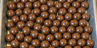Pour Whole Uncrushed Malted Milk Balls in the Sheet Pan and 4 More Basic Ingredients to Get a Sweet So Delicious Your Husband Will Be Begging for More!