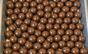 Pour Whole Uncrushed Malted Milk Balls in the Sheet Pan and 4 More Basic Ingredients to Get a Sweet So Delicious Your Husband Will Be Begging for More!