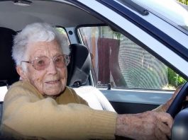 Can People Over 70 Still Drive? What the Rules Really Say and the Signs You Should Never Ignore