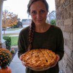 Our New Neighbor Brought Us a Homemade Apple Pie – When I Cut Into It, I Found a Note That Made Me Gasp