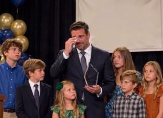 “My Husband Accepted ‘Parent of the Year’ for Raising Our 6 Kids Alone While I Watched From the Corner in Silence…
