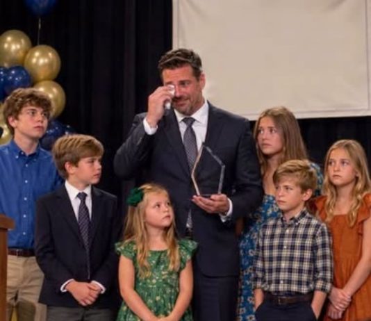 “My Husband Accepted ‘Parent of the Year’ for Raising Our 6 Kids Alone While I Watched From the Corner in Silence…
