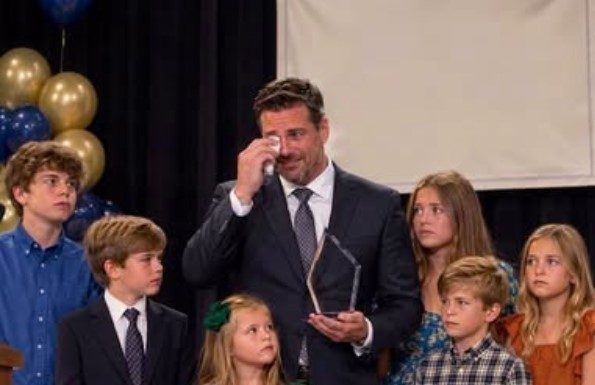 “My Husband Accepted ‘Parent of the Year’ for Raising Our 6 Kids Alone While I Watched From the Corner in Silence…