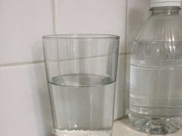 Put salt and vinegar in a glass and place it in a room you frequent. Here’s why